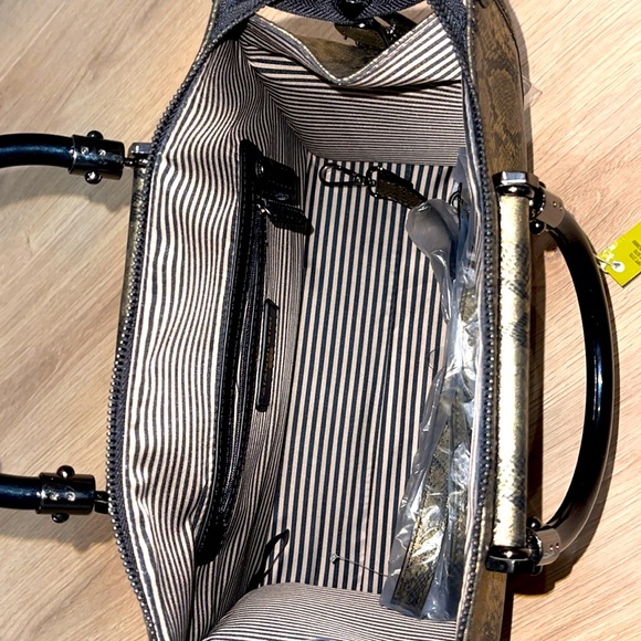 Gianni Bini Gold Snake Satchel NWT - Picture 5 of 7